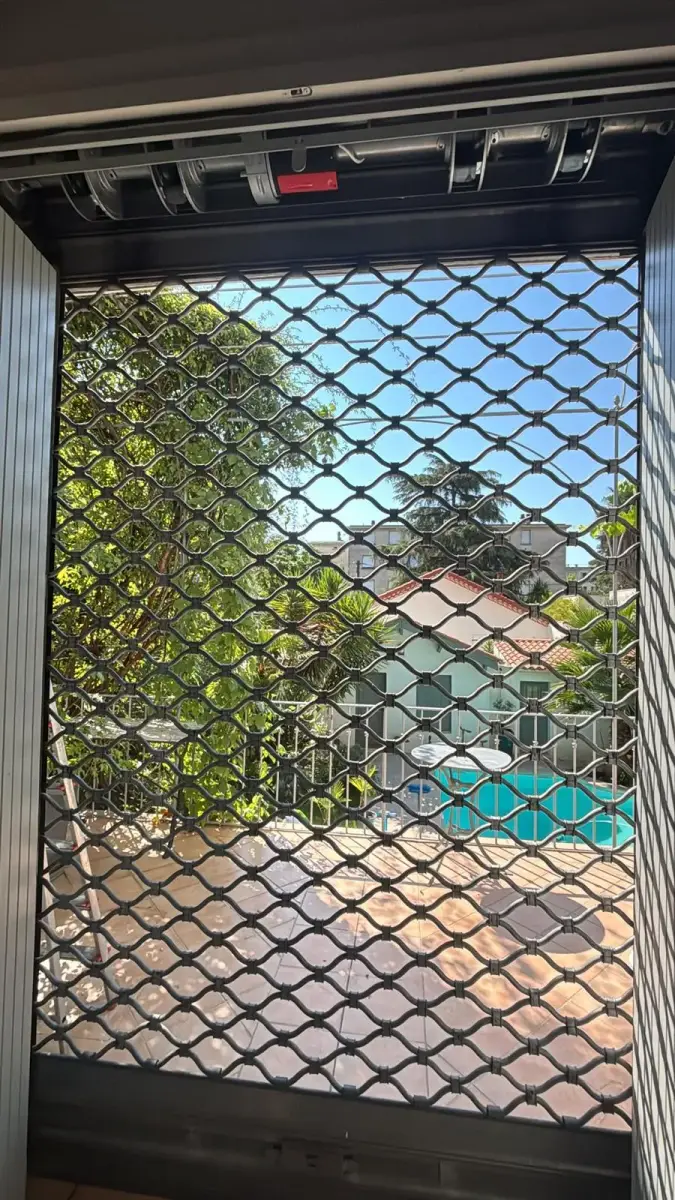 Installation et pose de rideau métallique à Paris 9